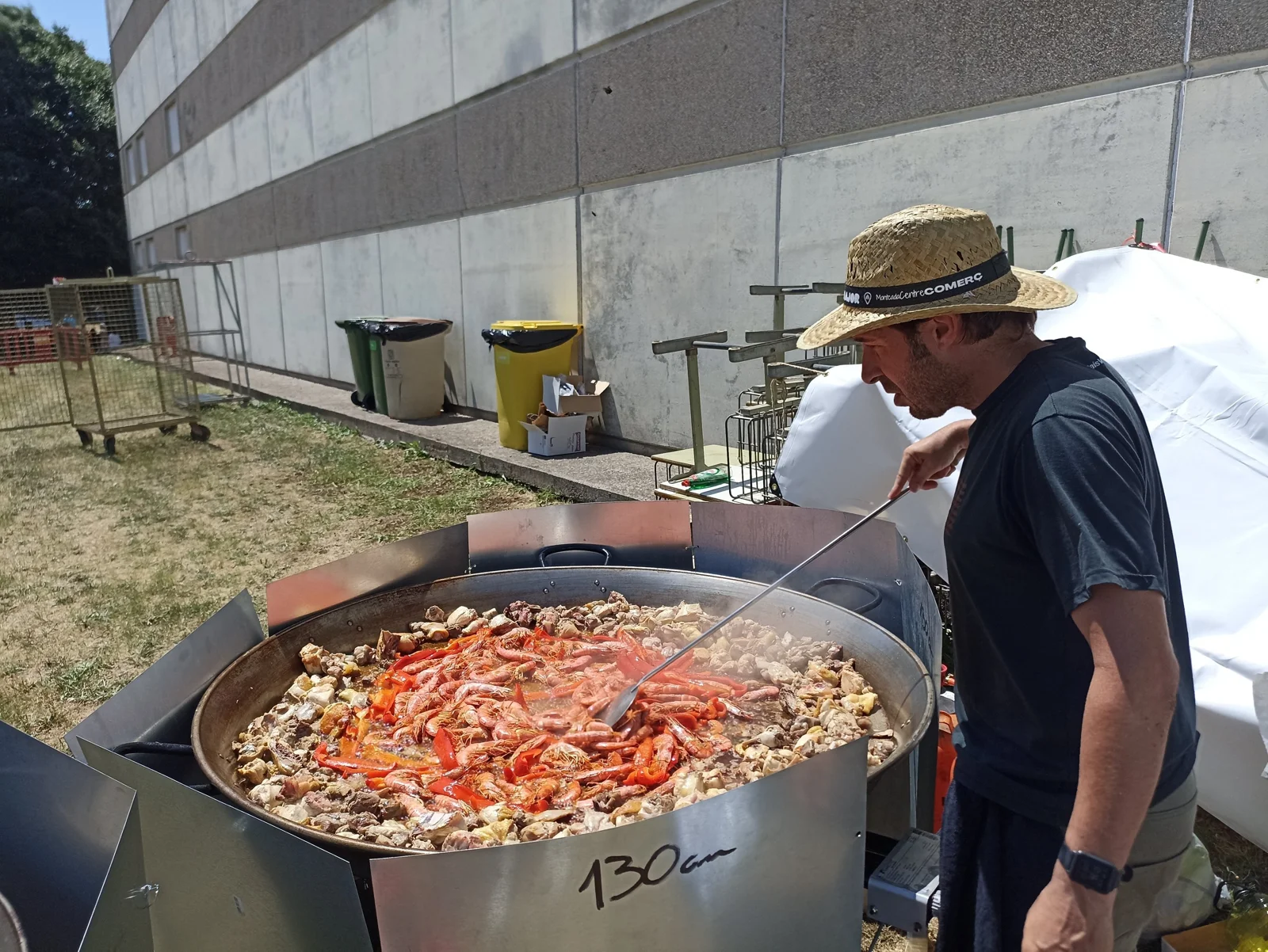 Preparació de la paella en directe